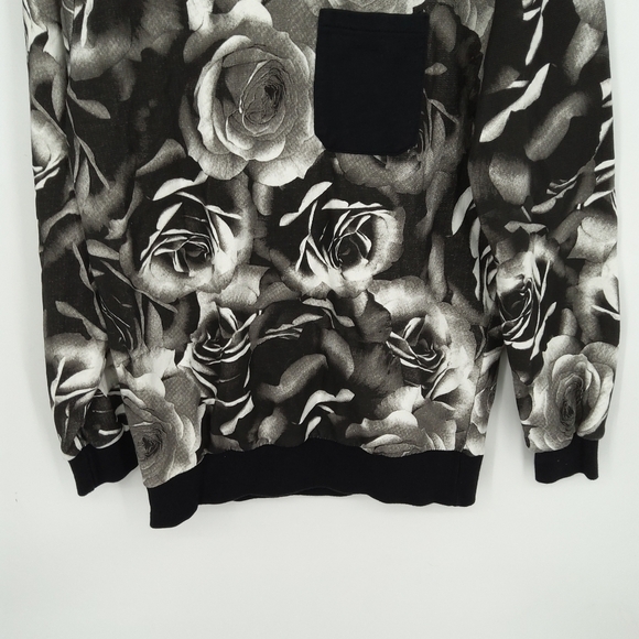 BLACK KAVIAR ROSE FLORAL SWEATSHIRT SIZE MEDIUM - Picture 4 of 8